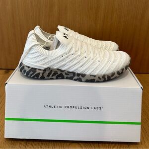 APL - Techloom Wave White / Asteroid / Leopard Shoes! Women’s Size 8 - BRAND NEW